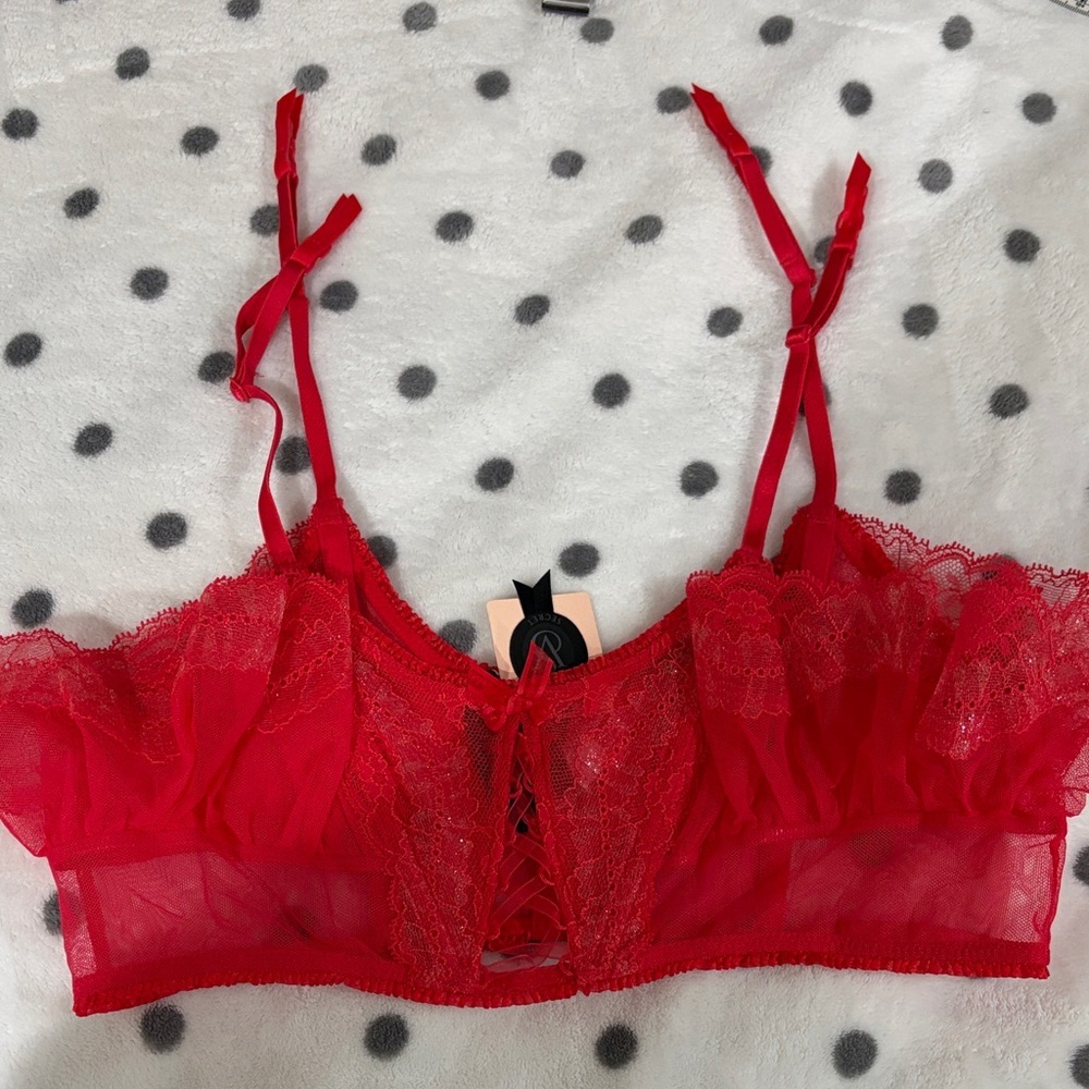 Victoria's Secret NWT Red Lace Bra